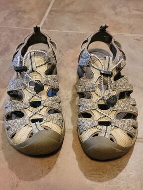 Keen Women's Closed-Toe Sandals in Beige and Gray